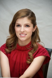 Anna Kendrick - End Of Watch press conference portraits by Vera Anderson (Toronto, September 10, 2012) - 6xHQ HVB3FYLw
