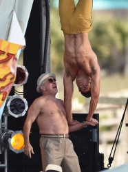 Zac Efron & Robert De Niro - On the set of Dirty Grandpa in Tybee Island,Giorgia 2015.04.30 - 140xHQ HYj3rugU
