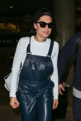 Jessie J - Arriving at LAX airport in Los Angeles - February 7, 2015 (14xHQ) I1Yl8icK