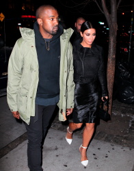 Kim Kardashian and Kanye West - Out and about in New York City, 8 января 2015 (54xHQ) ICVETR4A