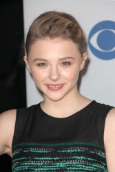 Chloe Moretz - 2012 People's Choice Awards at the Nokia Theatre (Los Angeles, January 11, 2012) - 335xHQ IFZWmWW9