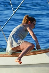 Geri Halliwell - At the Beach in St. Lucia, 3 января 2015 (19xHQ) IpHGyWzs