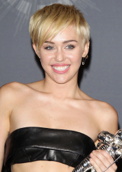 Miley Cyrus - 2014 MTV Video Music Awards in Los Angeles, August 24, 2014 - 350xHQ IwezJWIs