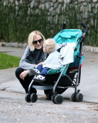 Malin Akerman - Out with her son in LA- February 20, 2015 (25xHQ) KFX1XivB