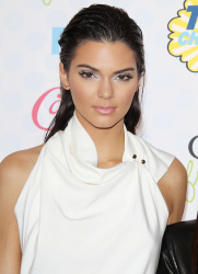 Kendall & Kylie Jenner - At the FOX's 2014 Teen Choice Awards, August 10, 2014 - 115xHQ LEF5IMwl
