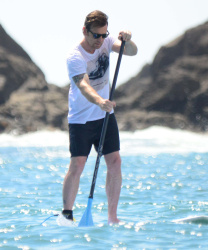 Ewan McGregor - Ewan McGregor - paddle boarding while on vacation - April 20, 2015 - 11xHQ LTm78J4f