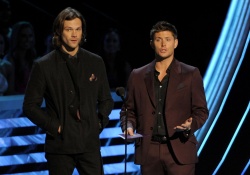 Jensen Ackles & Jared Padalecki - 39th Annual People's Choice Awards at Nokia Theatre in Los Angeles (January 9, 2013) - 170xHQ MAYcZTvq