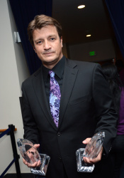 Nathan Fillion - Nathan Fillion - 39th Annual People's Choice Awards at Nokia Theatre in Los Angeles (January 9, 2013) - 28xHQ MlP0GxzS