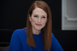 Julianne Moore - The Hunger Games: Mockingjay. Part 1 press conference portraits by Herve Tropea (London, November 10, 2014) - 10xHQ Mndyo6pn