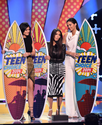 Kendall & Kylie Jenner - At the FOX's 2014 Teen Choice Awards, August 10, 2014 - 115xHQ N6bOC0CU