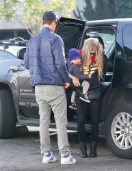 Josh Duhamel and Fergie - take their son Axl out for breakfast in Brentwood, California - December 20, 2014 - 78xHQ NP4mwaCW