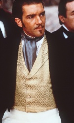 Catherine Zeta-Jones, Antonio Banderas, Anthony Hopkins - постеры и промо стиль к фильму "The Mask of Zorro (Маска Зорро)", 1998 (23хHQ) O6sdolUf