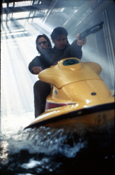 Treat Williams, Famke Janssen - Промо стиль и постеры к фильму "Deep Rising (Подъем с глубины)", 1998 (7xHQ) OTQ9pCID