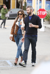 Alessandra Ambrosio - Out and about in Brentwood, 30 января 2015 (39xHQ) OWPAiUvb