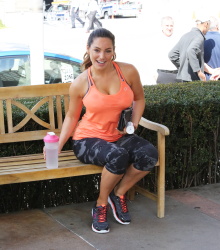Kelly Brook - Heads to the gym in LA - February 26, 2015 (72xHQ) ObZYKTtr