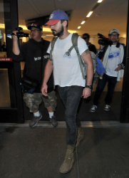 Shia LaBeouf - Arriving at LAX airport in Los Angeles - January 31, 2015 - 16xHQ Odwdr8wI