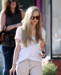Amanda Seyfried - Out and about in West Hollywood - February 25, 2015 (25xHQ) Otg0eVE1