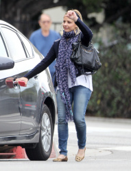 Sarah Michelle Gellar - out and about in Brentwood, 30 января 2015 (28xHQ) PdZwFDlz
