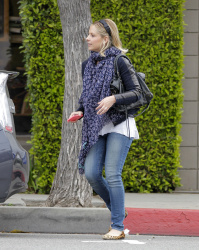 Sarah Michelle Gellar - out and about in Brentwood, 30 января 2015 (28xHQ) QYKBpmbW