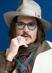 Johnny Depp - "The Tourist" press conference portraits by Armando Gallo (New York, December 6, 2010) - 31xHQ QoHyi9QJ