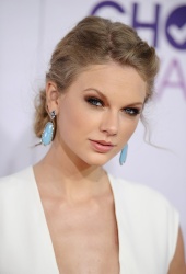 Taylor Swift - 2013 People's Choice Awards at the Nokia Theatre in Los Angeles, California - January 9, 2013 - 247xHQ QrmJA47Z