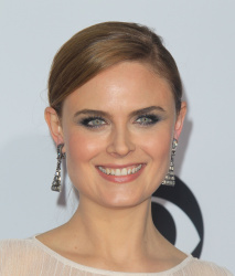 Emily Deschanel - 40th Annual People's Choice Awards at Nokia Theatre L.A. Live in Los Angeles, CA - January 8. 2014 - 137xHQ RBG5Cpwh
