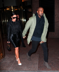 Kim Kardashian and Kanye West - Out and about in New York City, 8 января 2015 (54xHQ) RStrpHl6