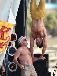 Zac Efron & Robert De Niro - On the set of Dirty Grandpa in Tybee Island,Giorgia 2015.04.30 - 140xHQ RXEq5zt1