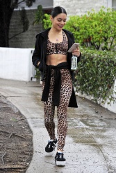 Vanessa Hudgens - Out in Los Angeles, 5 января 2015 (18xHQ) Ri8ROUTE