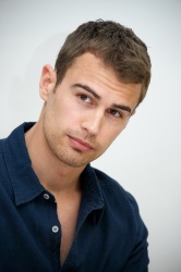 Theo James - Theo James - Divergent press conference portraits by Vera Anderson (Los Angeles, Beverly Hills, March 8, 2014) - 9xHQ S8grZha2