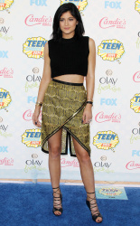 Kendall & Kylie Jenner - At the FOX's 2014 Teen Choice Awards, August 10, 2014 - 115xHQ SFh7rJg7