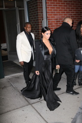 Kim Kardashian and Kanye West - In New York, 8 января 2015 (42xHQ) SkwGUQVS