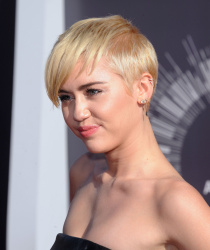 Miley Cyrus - 2014 MTV Video Music Awards in Los Angeles, August 24, 2014 - 350xHQ T26Qs1i5