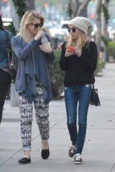 Emma Roberts - Out and about in Beverly Hills, 12 января 2015 (23xHQ) TzJe6Xiy
