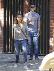Jessica Alba - Jessica and her family spent a day in Coldwater Park in Los Angeles (2015.02.08.) (196xHQ) UQVg8EPJ
