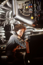 Ian Holm, Sigourney Weaver - постеры и промо стиль к фильму "Alien (Чужой)", 1979 (70хHQ) UsfKiRrP