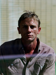 Daniel Craig - Daniel Craig - Unkown Photoshoot - 24xHQ V05YfkfD