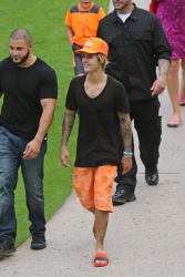 Justin Bieber - out in Hawaii, April 8, 2015 - 9xHQ VUJQcUEg