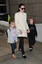 Angelina Jolie - LAX Airport - February 11, 2015 (185xHQ) VmlS0FFr