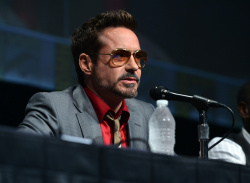 Robert Downey Jr. - "Iron Man 3" panel during Comic-Con at San Diego Convention Center (July 14, 2012) - 36xHQ VzEFWe5F