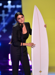 Selena Gomez - At the FOX's 2014 Teen Choice Awards, August 10, 2014 - 393xHQ W39IPcAL