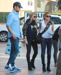 Josh Duhamel and Fergie - spotted out for lunch with friends at The Ivy At The Shore Restaurant in Santa Monica - January 17, 2015 - 12xHQ WE0JDswx