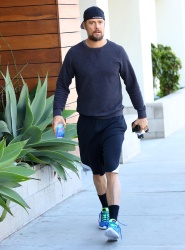 Josh Duhamel - spotted on his way to the gym in Santa Monica - March 5, 2015 - 10xHQ WpIA9ymo