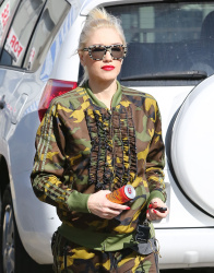 Gwen Stefani - Out and about in LA, 19 января 2015 (24xHQ) WqZUdDkc