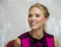 Scarlett Johansson - Don Jon press conference portraits by Magnus Sundholm (Toronto, September 10, 2013) - 21xHQ XRQiLVbS