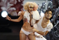 Лэди Гага (Lady Gaga) MTV Video Music Awards, show, 2009 - 83xHQ Xb1Qk9Le