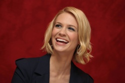 January Jones - "Unknow" press conference portraits by Vera Anderson (Beverly Hills, February 6, 2011) - 14xHQ Y1QMRNUp