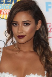 Shay Mitchell - FOX's 2014 Teen Choice Awards at The Shrine Auditorium on August 10, 2014 in Los Angeles, California - 58xHQ ZsO0VxGl