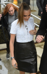 Cara Delevingne - Arrives at Topshop Unique Fashion Show during AW15 London Fashion Week - February 22, 2015 (13xHQ) A4gXkQ2W