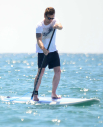 Ewan McGregor - Ewan McGregor - paddle boarding while on vacation - April 20, 2015 - 11xHQ BL6q5Gq5